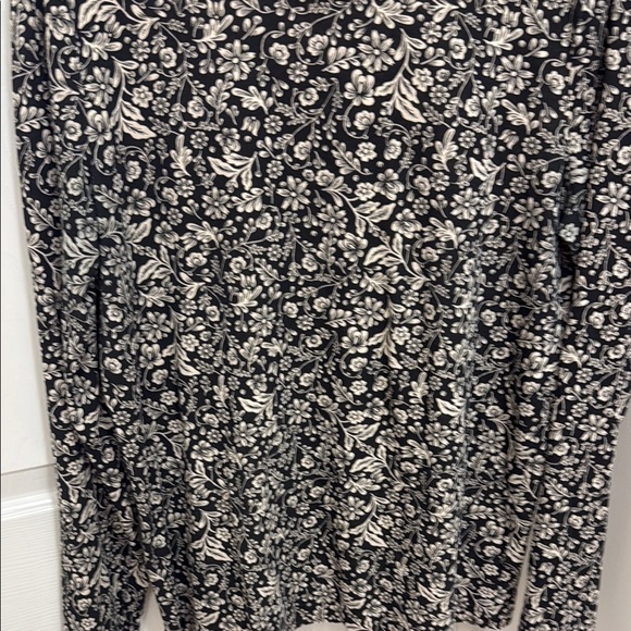 J Crew Women’s Turtle Neck Blouse - Picture 3 of 6